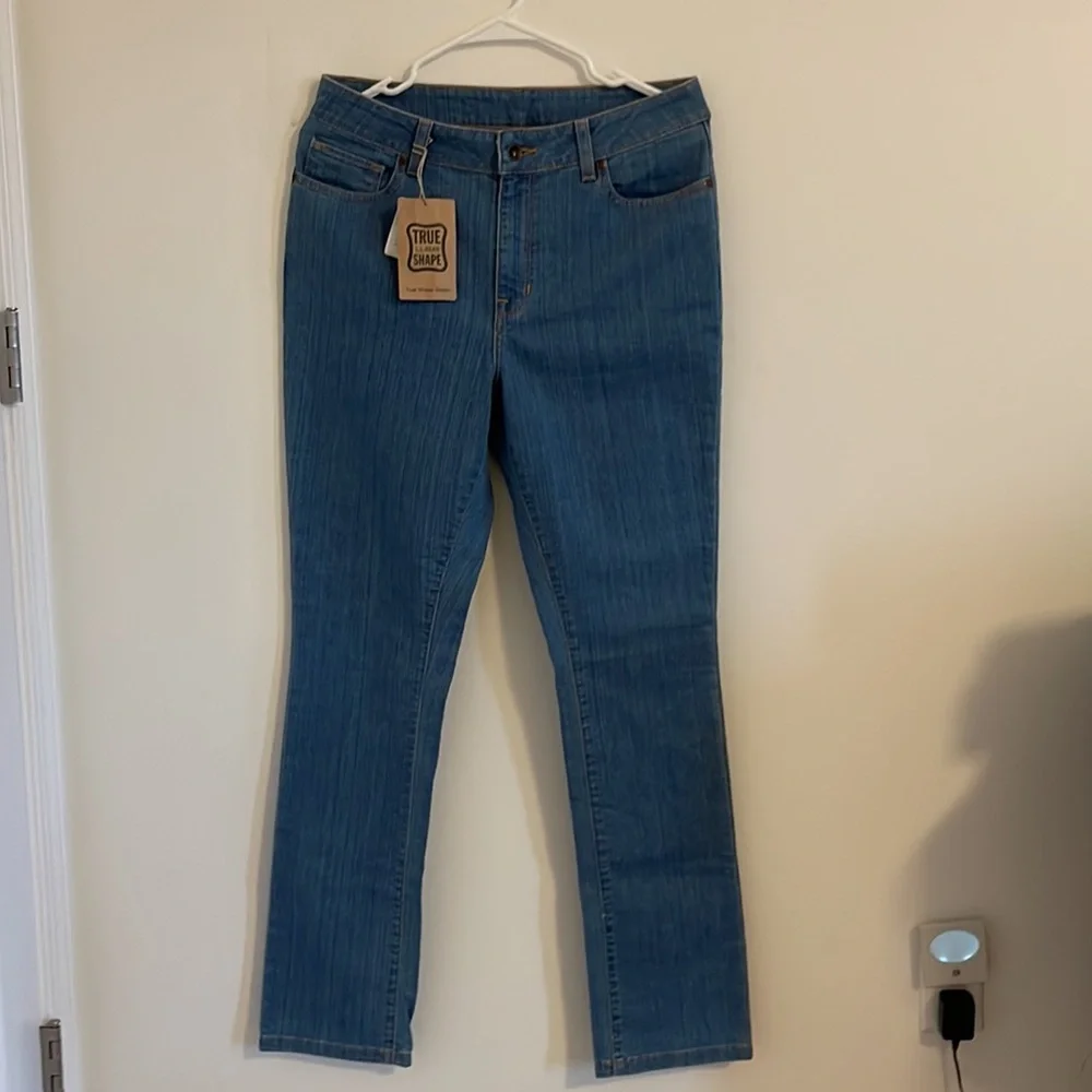 Women's True Shape Jeans, Straight-Leg Light Indigo Size 10 - Picture 2 of 9